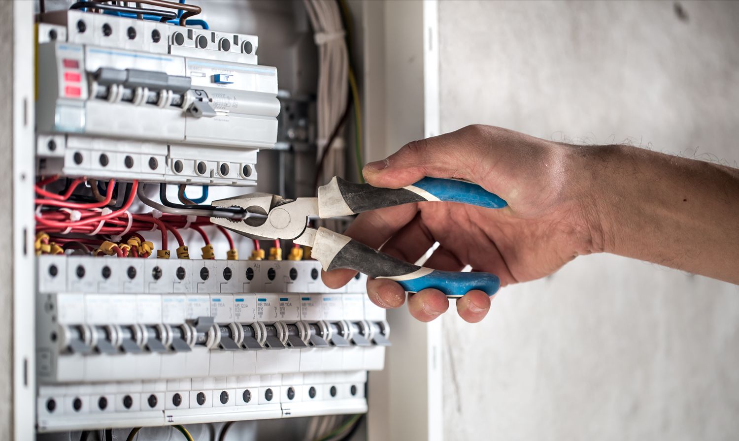 Circuit Breaker Replacement in Broken Arrow, OK by licensed electrician